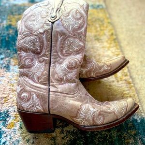 Women Corral cowgirl boot!